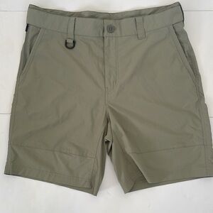 Huk Green Flat Front Shorts Lightweight Fishing Quick Dry Outdoor Wear Large